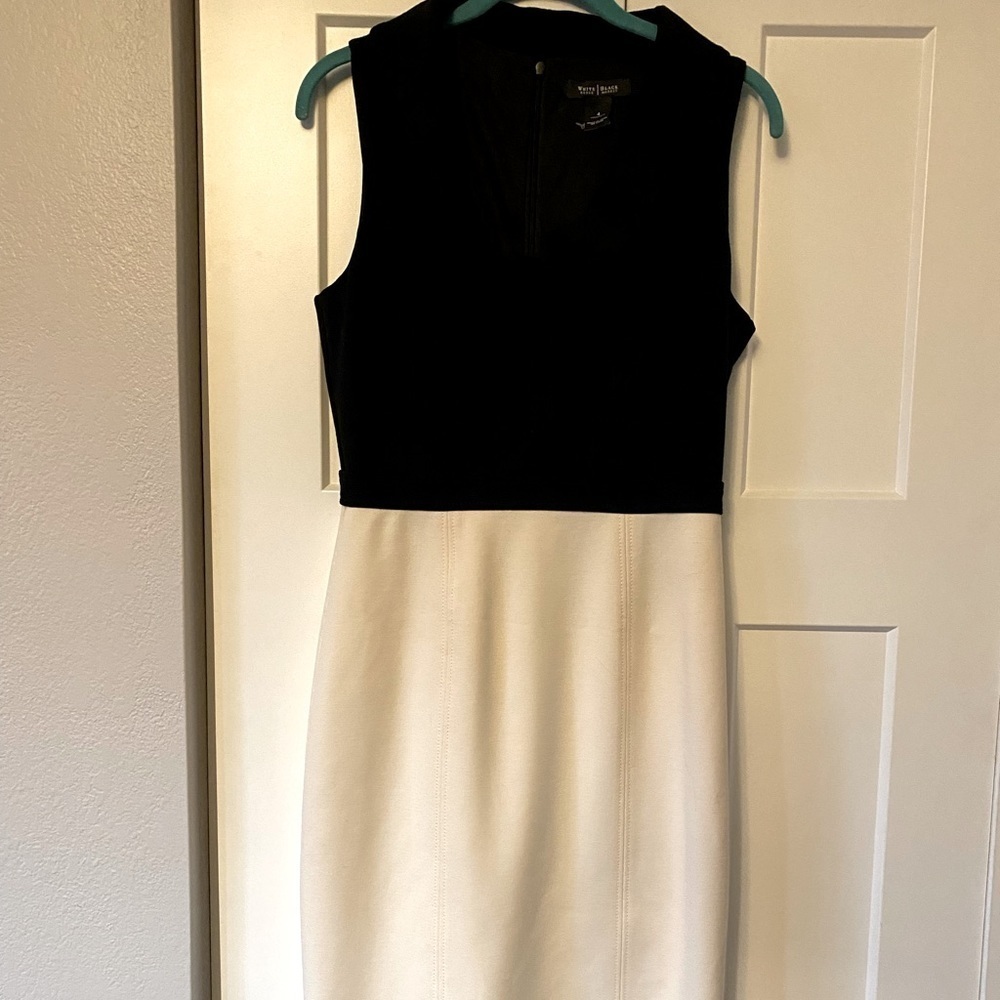 White House Black Market size 4 NWOT.